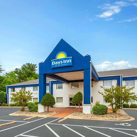 Days Inn & Suites By Wyndham Siler City Eksteriør bilde