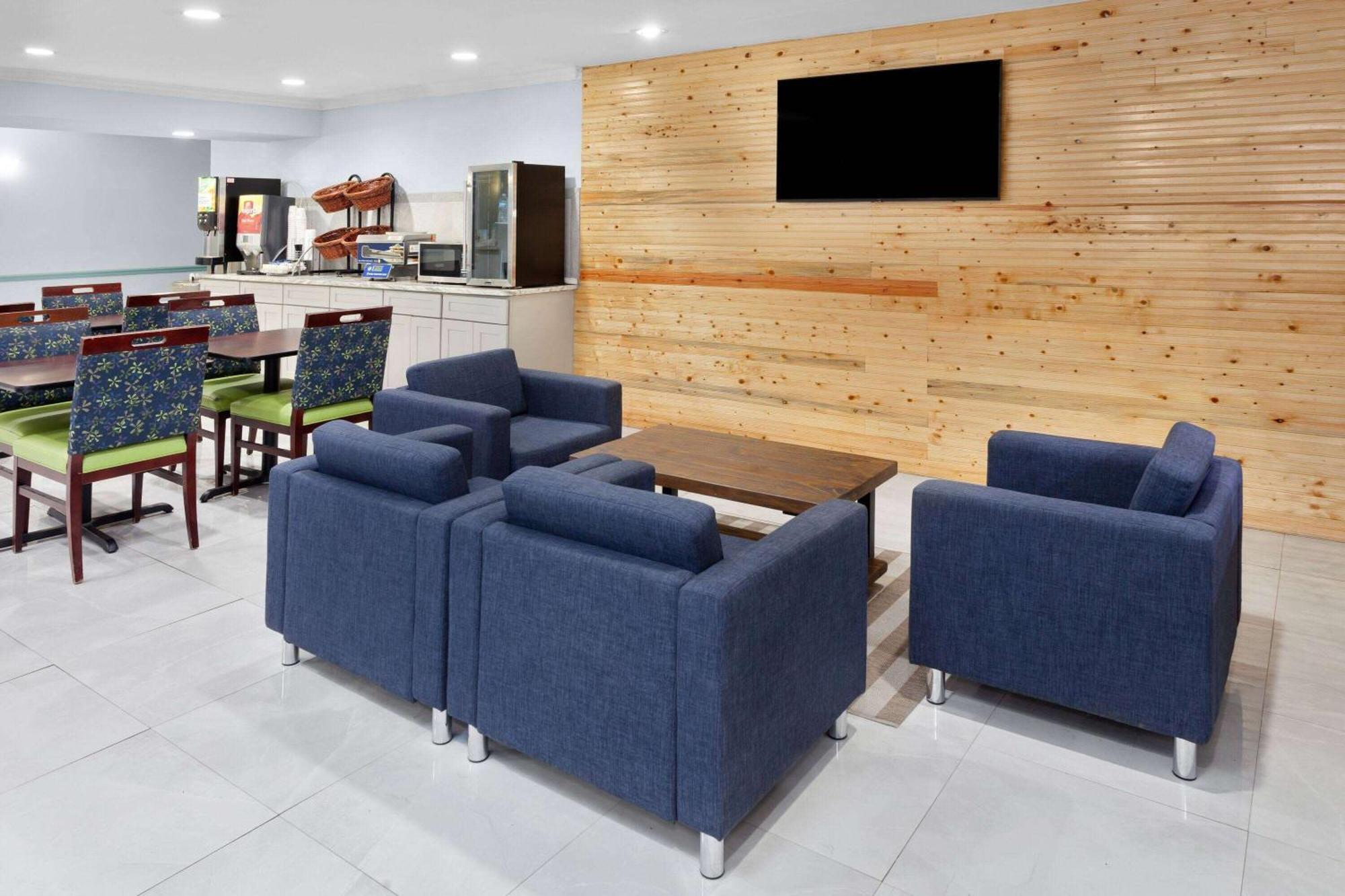 Days Inn & Suites By Wyndham Siler City Eksteriør bilde