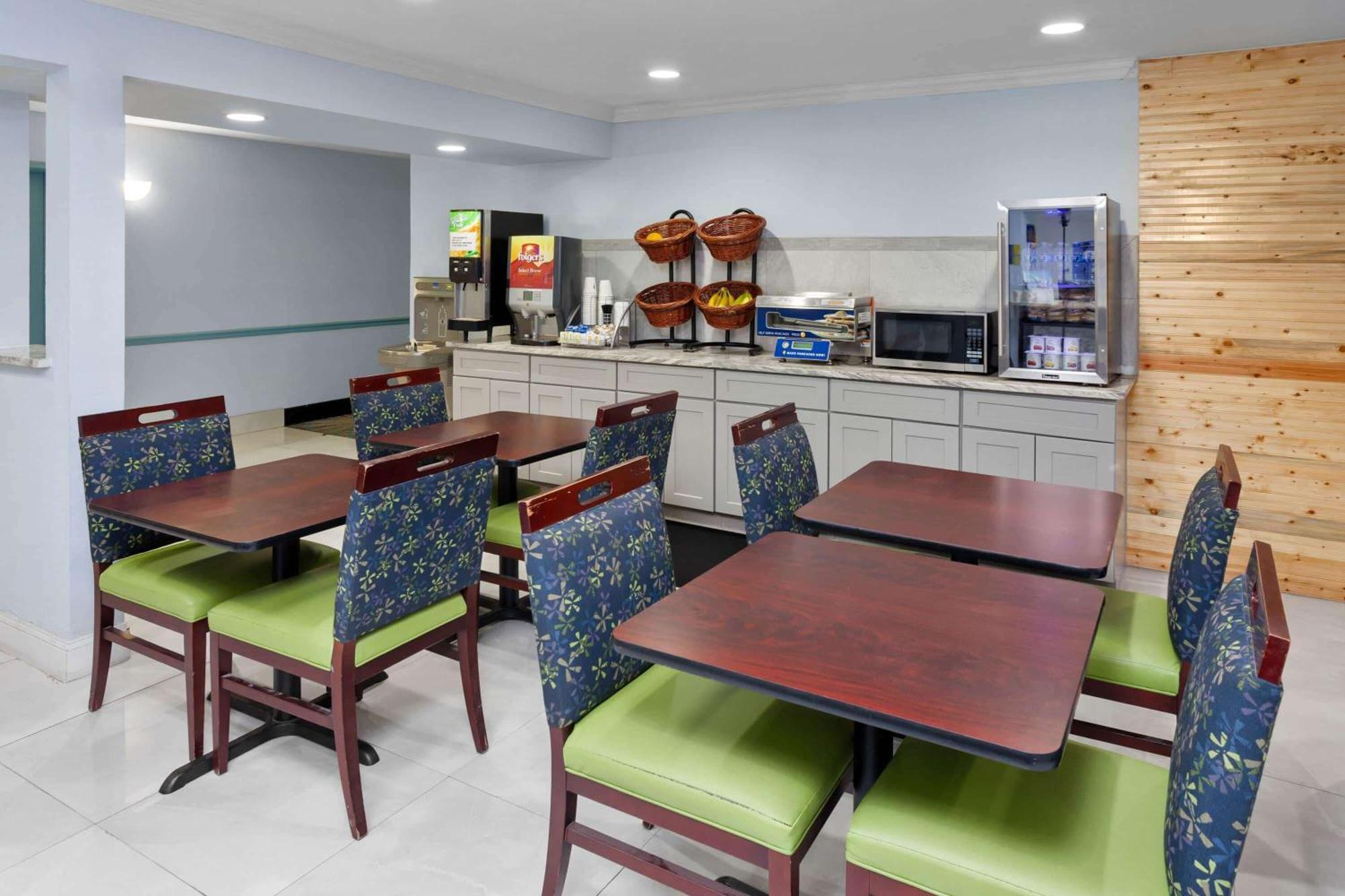 Days Inn & Suites By Wyndham Siler City Eksteriør bilde