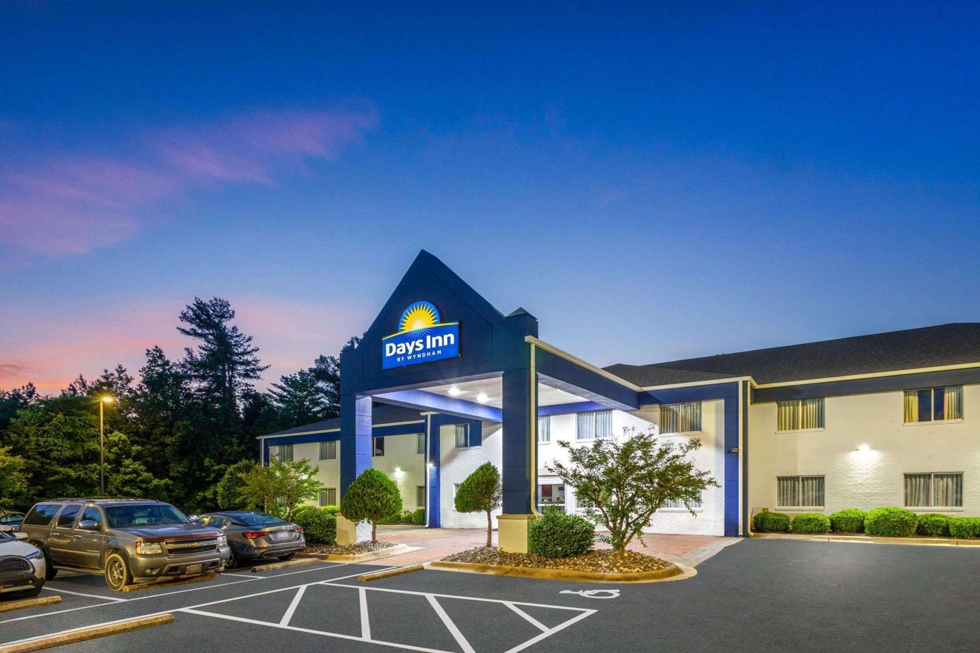 Days Inn & Suites By Wyndham Siler City Eksteriør bilde